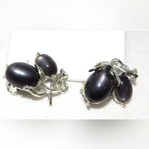 Vintage Lisner 1960’s Gray Moonstone and Silver Women's Clip on Earrings